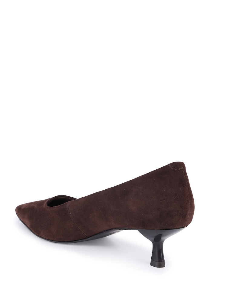 Off The Hook Tilly Suede Pointed Toe Kitten Heel Court Shoes - Bild 2 von 6