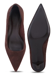 Off The Hook Tilly Suede Pointed Toe Kitten Heel Court Shoes - Bild 6 von 6