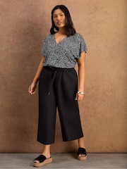 Live Unlimited Black Linen Blend Drawstring Cropped Trousers - Image 2 of 4