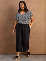 Live Unlimited Black Linen Blend Drawstring Cropped Trousers - Image 4 of 4