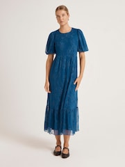 Bleu océan - Finery Yasmine Floral Mesh Tiered Midi Dress - Image 1 sur 4