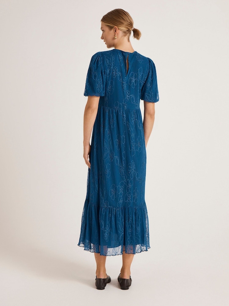 Bleu océan - Finery Yasmine Floral Mesh Tiered Midi Dress - Image 4 sur 4