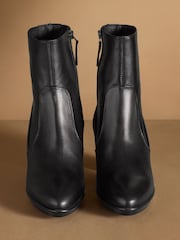 Russell & Bromley Hatton Heeled Platform Boots - תמונה 3 מתוך 7
