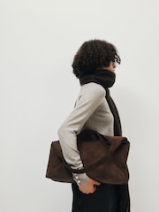 זמש חום - The Set Slouchy Shoulder Bag - תמונה 3 מתוך 7