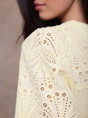 Amarillo - Mint Velvet Cotton Blend Broderie Sweatshirt - Imagen 3 de 6