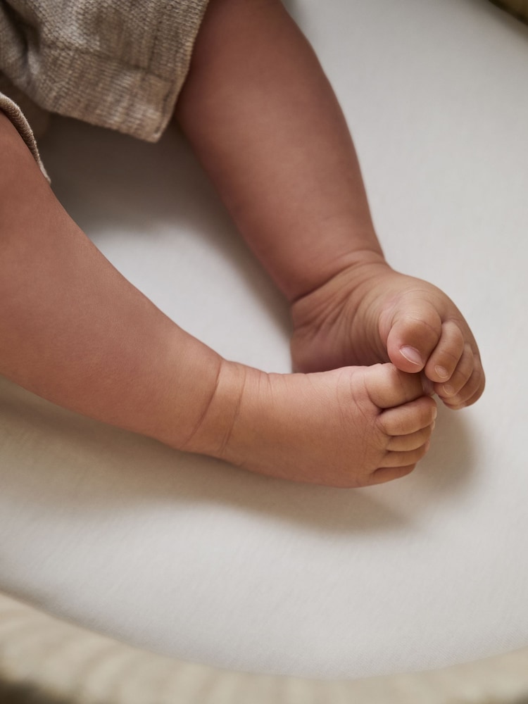 The Little Green Sheep 2 Pack White Moses Basket Sheets - Image 2 of 4