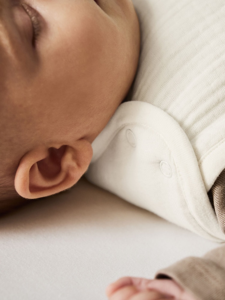 The Little Green Sheep Ecru Muslin 2.5 Tog Baby Sleeping Bag - Image 2 of 5