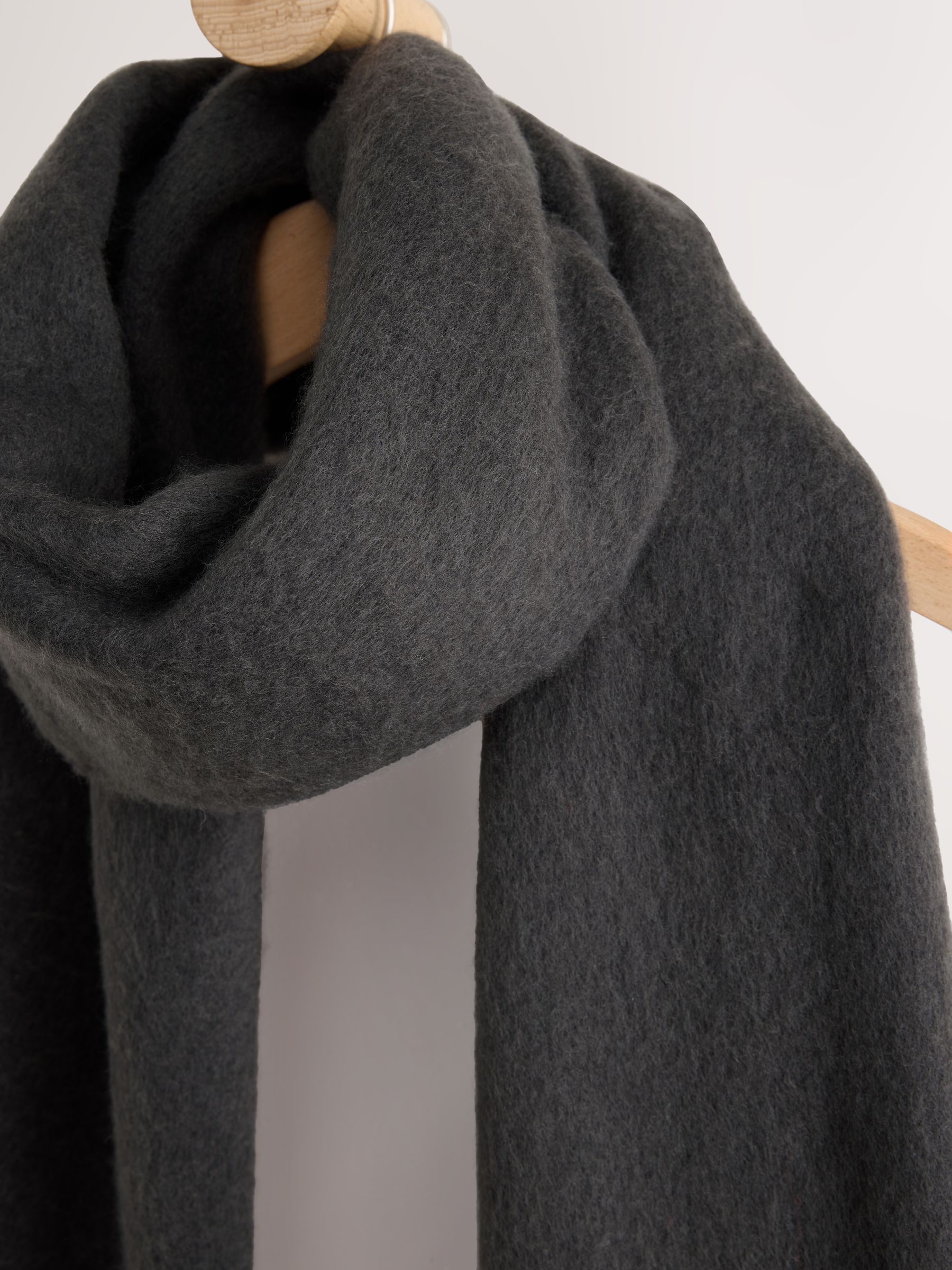 Comprar Cinza carvão - Heavyweight Fringe Scarf from Next Brazil