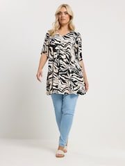 Yours Curve Black / Cream Pleated Front Top - Image 2 of 5