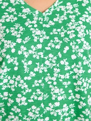 بلوزة Henley بأكمام قصيرة وتفصيل ثنية رفيعة من قماش سلوب من Evans - صورة 4 من 5