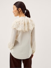 Monsoon Cora bluse med blondekrage - Bilde 2 av 5