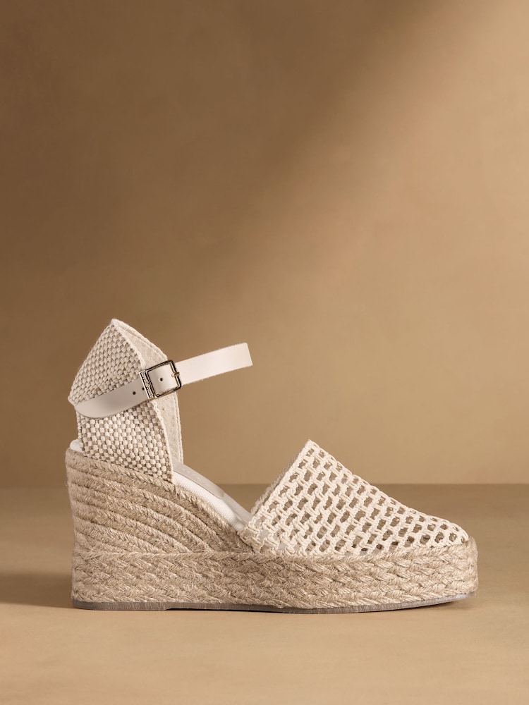 Russell & Bromley Hale Weave Crochet Espadrille Wedge - صورة 1 من 7 Russell & Bromley Hale Weave Crochet Espadrille Wedge - صورة 1 من 7