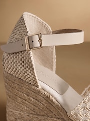 Russell & Bromley Hale Weave Crochet Espadrille Wedge - صورة 5 من 7