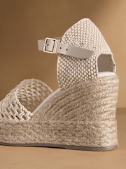 Russell & Bromley Hale Weave Crochet Espadrille Wedge - صورة 6 من 7