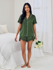 Chelsea Peers Satin Tulip Hem Lace Trim Button Up Short Pyjamas Set - صورة 2 من 6