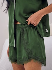 Chelsea Peers Satin Tulip Hem Lace Trim Button Up Short Pyjamas Set - صورة 3 من 6