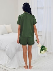 Chelsea Peers Satin Tulip Hem Lace Trim Button Up Short Pyjamas Set - صورة 4 من 6