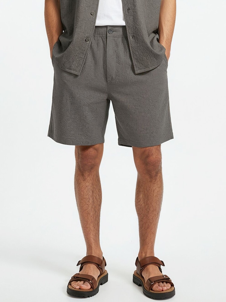 אפור - Religion Crinkle Chino Shorts - תמונה 1 מתוך 4 אפור - Religion Crinkle Chino Shorts - תמונה 1 מתוך 4