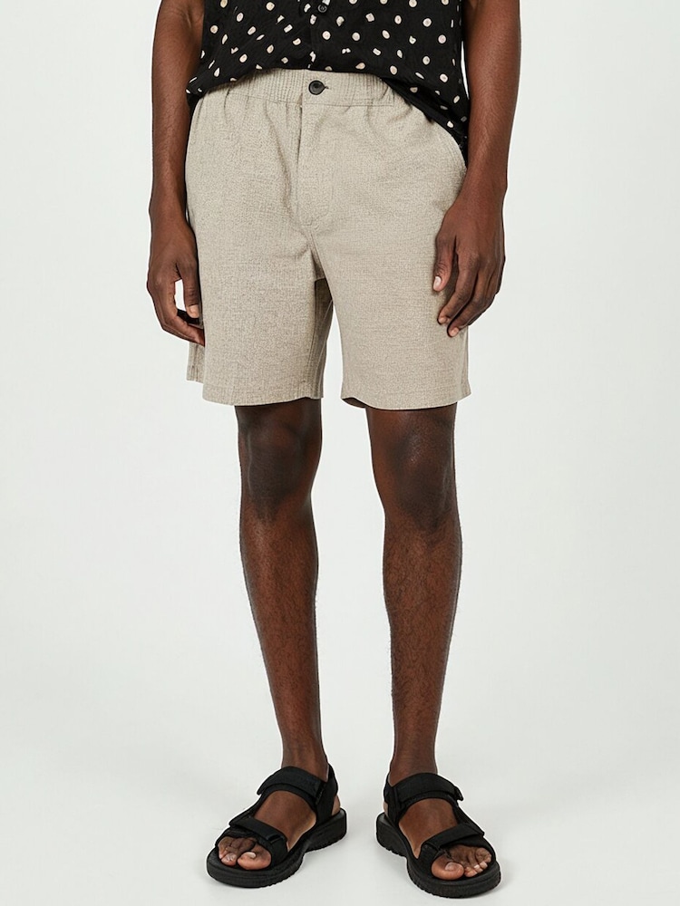 שמנת - Religion Crinkle Chino Shorts - תמונה 1 מתוך 4 שמנת - Religion Crinkle Chino Shorts - תמונה 1 מתוך 4