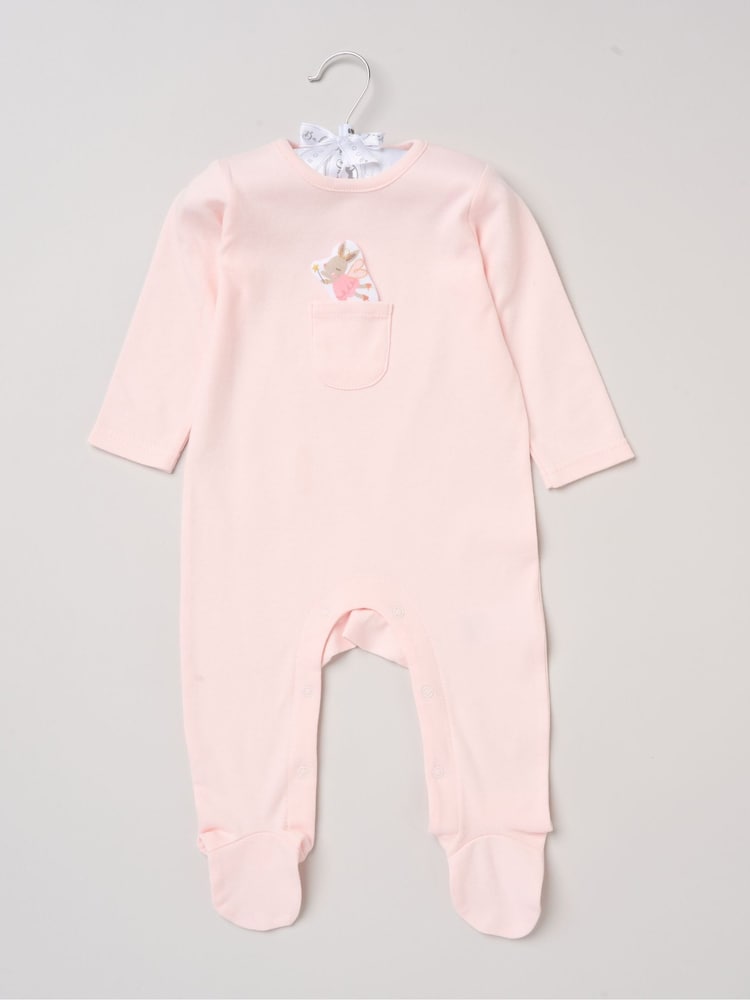 Rosa - Rock-A-Bye Baby Boutique Sleepsuit With Appliqué Bear With Cloud Pocket - Bild 1 von 3