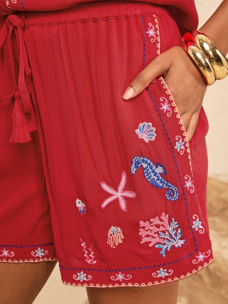 Red Seahorse - Love & Roses Embroidered Beach Shorts - Obraz 4 z 4 Red Seahorse - Love & Roses Embroidered Beach Shorts - Obraz 4 z 4