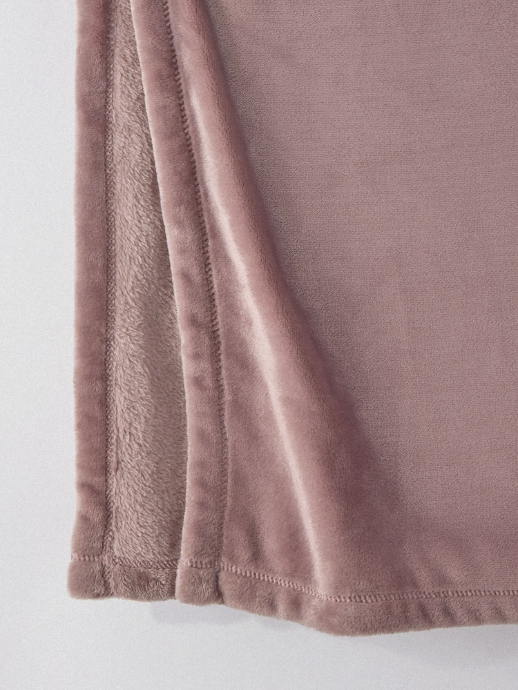 The Set 2 Pack Burgundy/Mauve Fleece Throws - Image 7 of 7 The Set 2 Pack Burgundy/Mauve Fleece Throws - Image 7 of 7