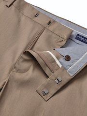 بني - بنطلون رسمي Smart من Charles Tyrwhitt - صورة 5 من 5