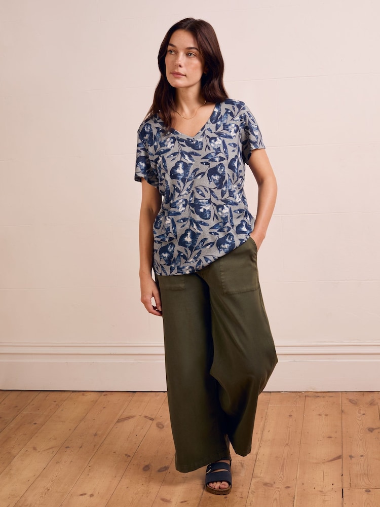 Celtic & Co. Blue Linen/Cotton V-Neck T Shirt - Image 1 of 7 Celtic & Co. Blue Linen/Cotton V-Neck T Shirt - Image 1 of 7