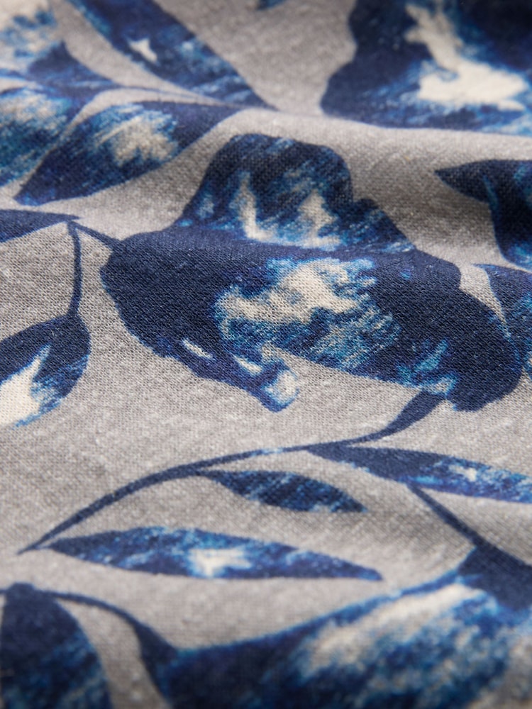 Celtic & Co. Blue Linen/Cotton V-Neck T Shirt - Image 7 of 7 Celtic & Co. Blue Linen/Cotton V-Neck T Shirt - Image 7 of 7