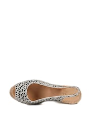 Leopard - Jones Bootmaker Natural Rosanna Slingback Wedge-sko - Bilde 4 av 5