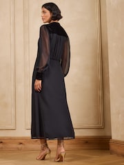 Love & Roses Tie Neck Frogging Midi Dress - صورة 4 من 4
