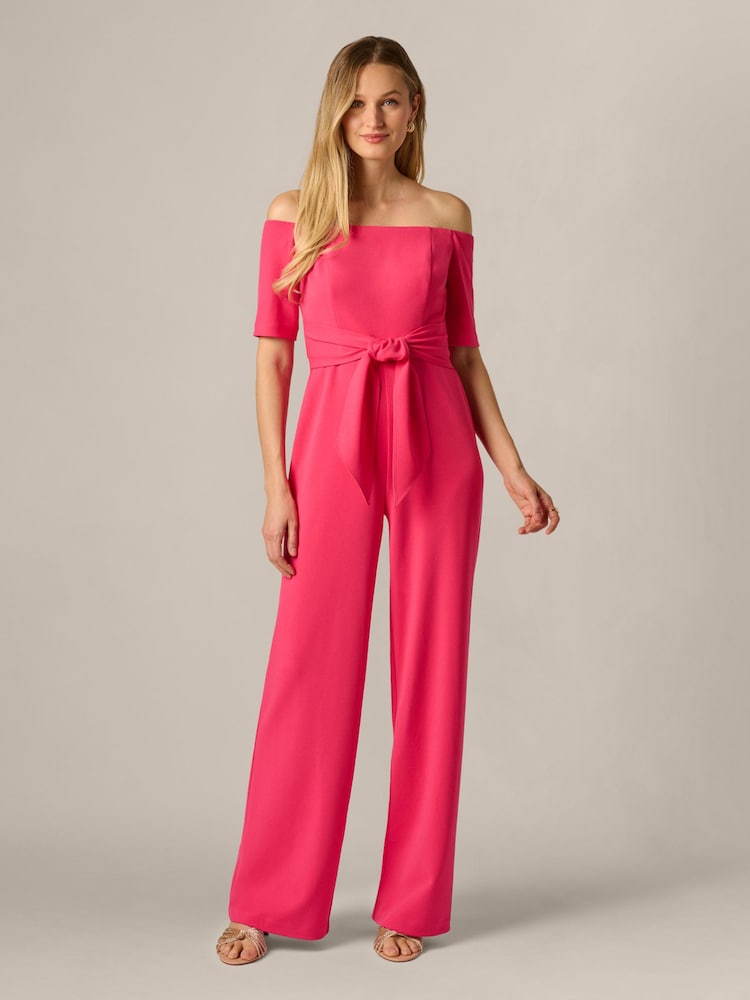 بدلة قطعة واحدة كريب محبوك برباط من Adrianna Papell - صورة 1 من 6