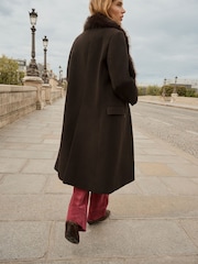 Double Breasted Masculine Tailored Wool Coat with Removable Fur - Bild 5 von 5