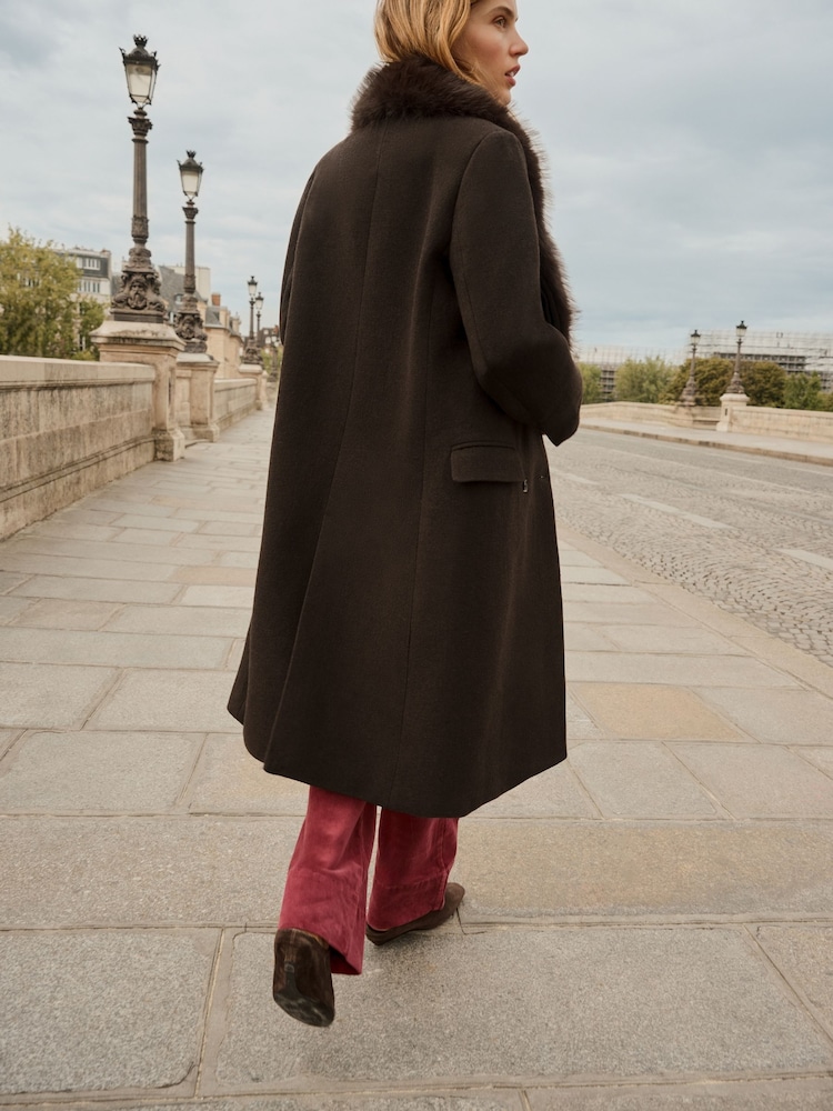 Double Breasted Masculine Tailored Wool Coat with Removable Fur - Bild 5 von 5 Double Breasted Masculine Tailored Wool Coat with Removable Fur - Bild 5 von 5
