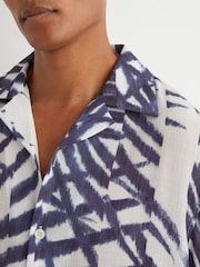 Reiss Navy/White Shindora Plissé Printed Cuban-Collar Shirt - Image 3 of 6