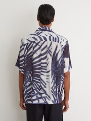 Reiss Navy/White Shindora Plissé Printed Cuban-Collar Shirt - Image 5 of 6
