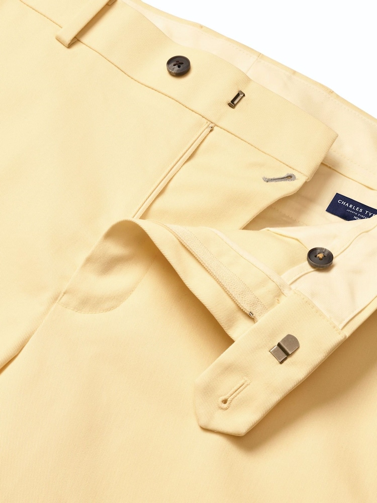 أصفر - بنطلون تشينوز لا يحتاج للكي Ultimate من Charles Tyrwhitt - صورة 5 من 5