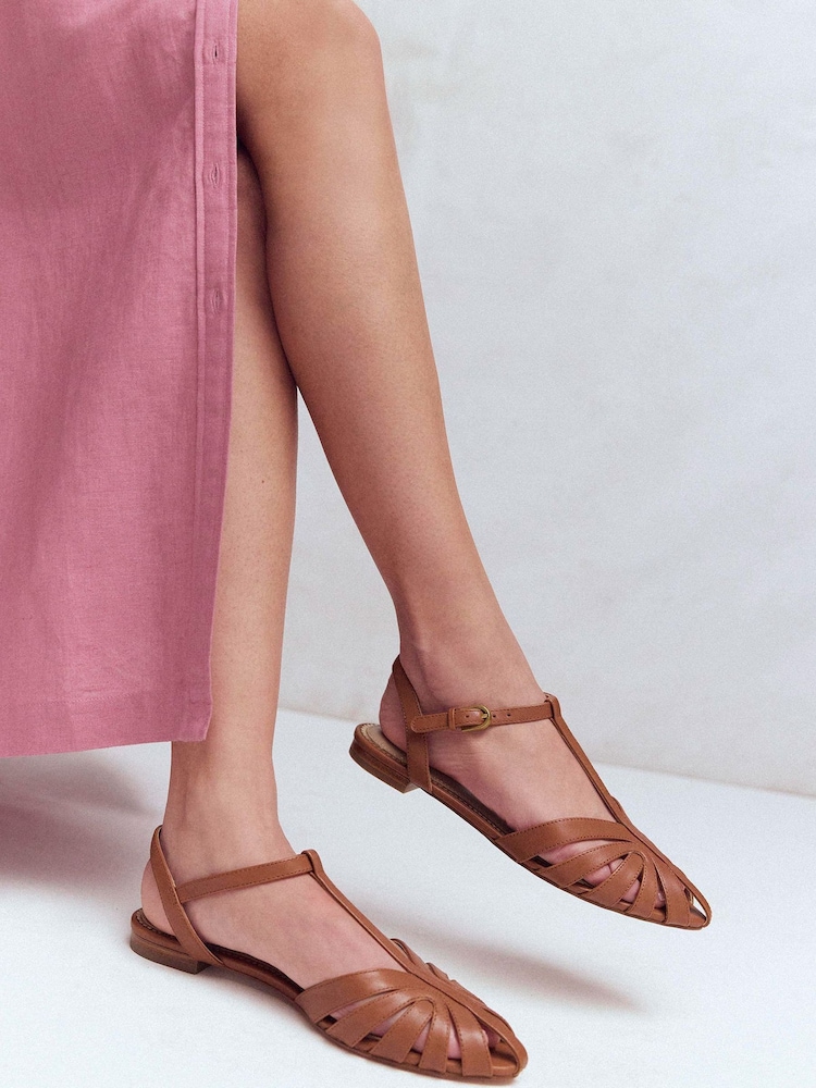 חום - Boden סנדלים שטוחים עם רכיסת כלוב - תמונה 1 מתוך 5