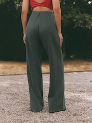 Anthrazitgrau - self. Hose aus Rippmaterial mit weitem Bein und weicher Haptik - Bild 3 von 5