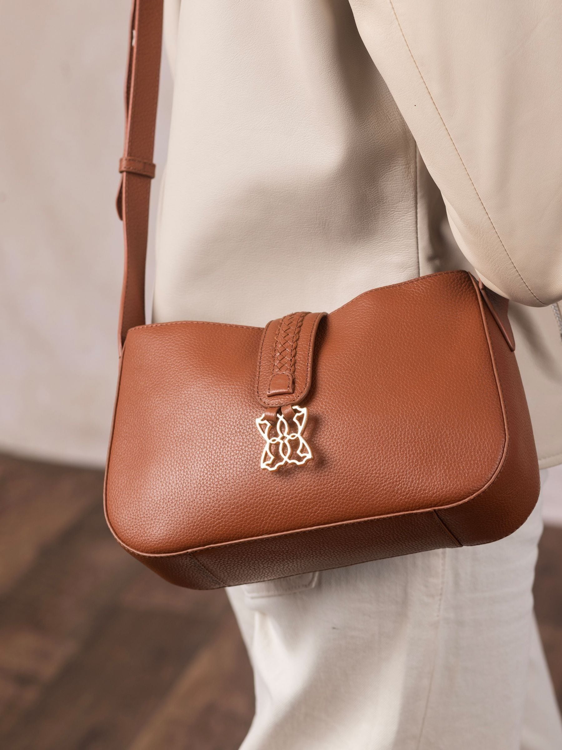 Lakeland Leather Women's Tan 'Dalston' Leather Cross Body Bag In - Image 7