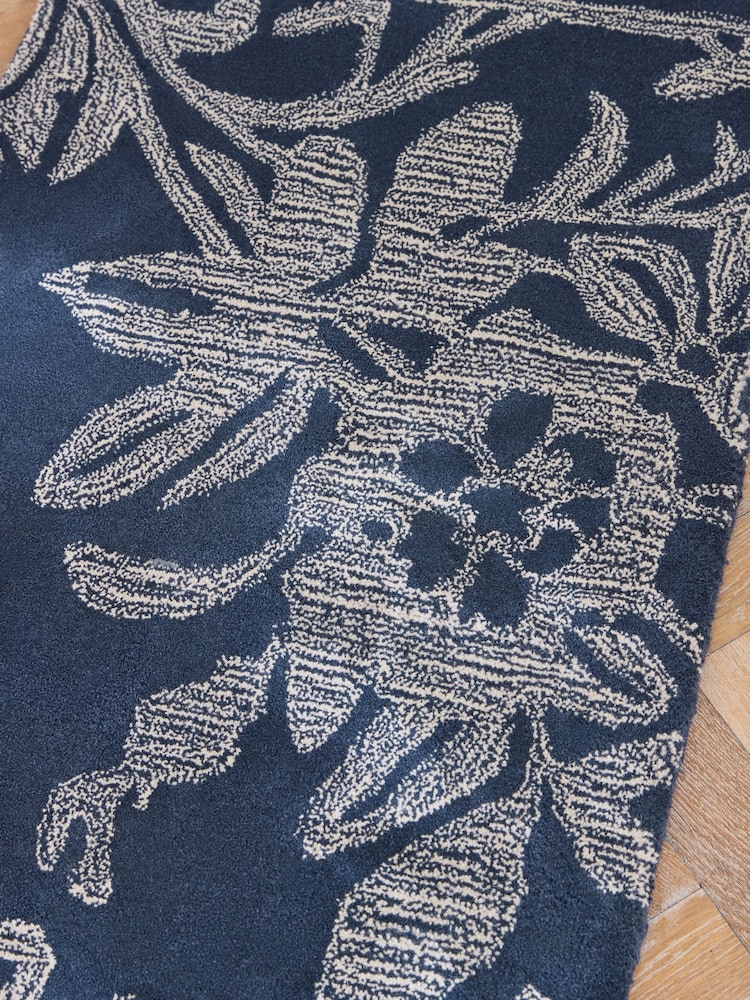 Laura Ashley Blue Lloyd Runner - Image 2 of 5 Laura Ashley Blue Lloyd Runner - Image 2 of 5