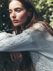 كنزة تحتوي على صوف مجدولة بياقة طويلة من Laura Ashley - صورة 4 من 5
