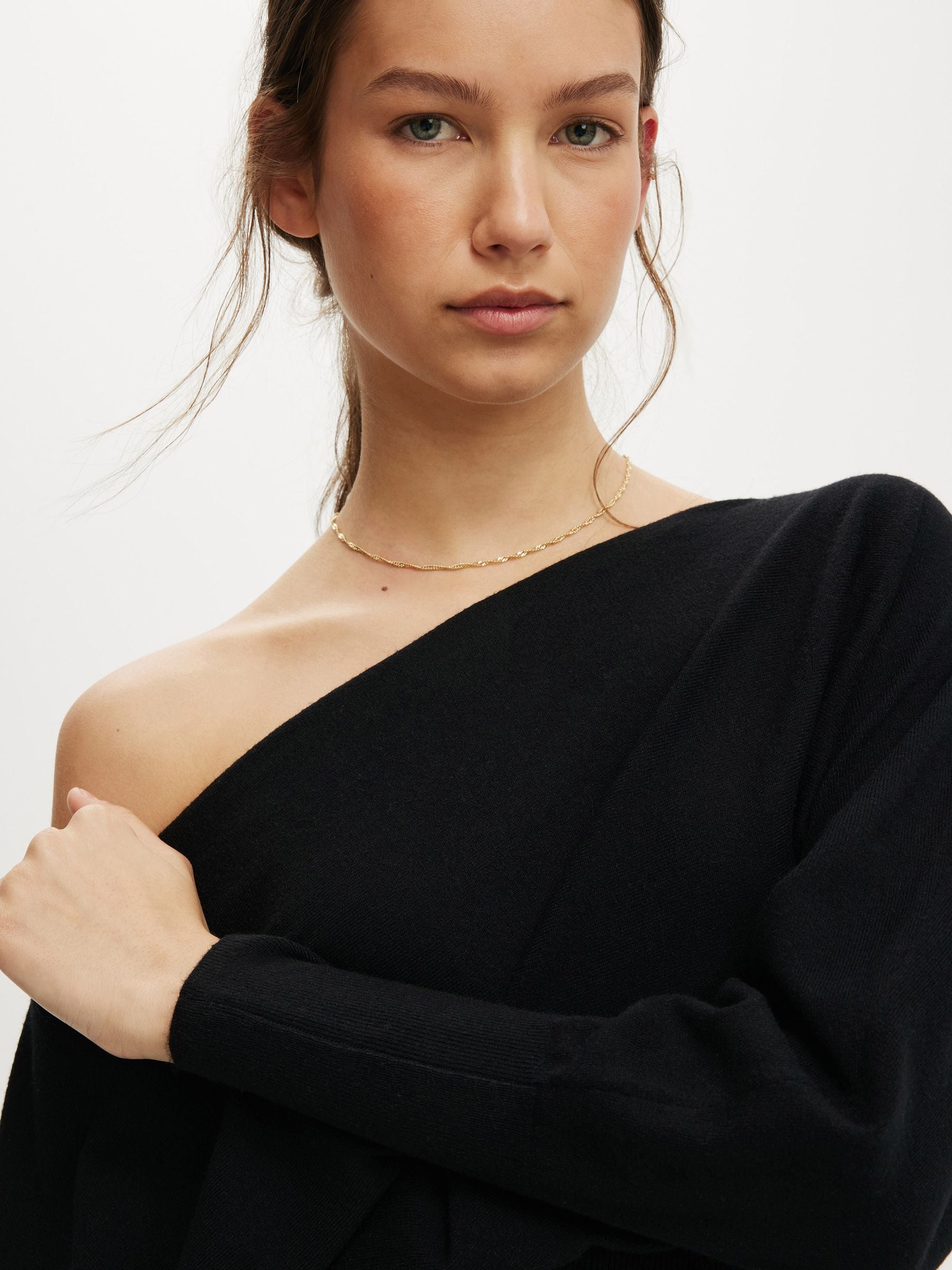アパルトモン Linen Boat neck Knit ブラック Boat Neck Batwing Sleeves Knit Top in Black - Boho Chic, Indie