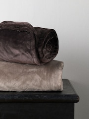 The Set 2 Pack Chocolate/Natural Fleece Throws - Image 1 of 6