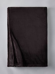 The Set 2 Pack Chocolate/Natural Fleece Throws - Image 3 of 6