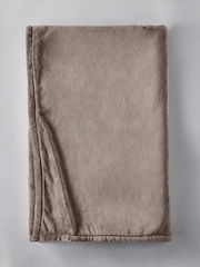 The Set 2 Pack Chocolate/Natural Fleece Throws - Image 4 of 6