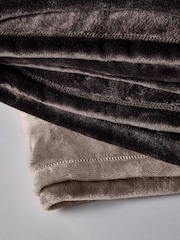 The Set 2 Pack Chocolate/Natural Fleece Throws - Image 6 of 6