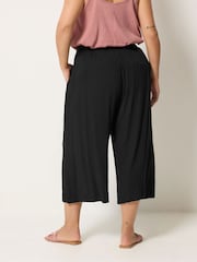 Yours Curve Black Crinkle Drawstring Scallop Cropped Trousers - Image 2 of 5