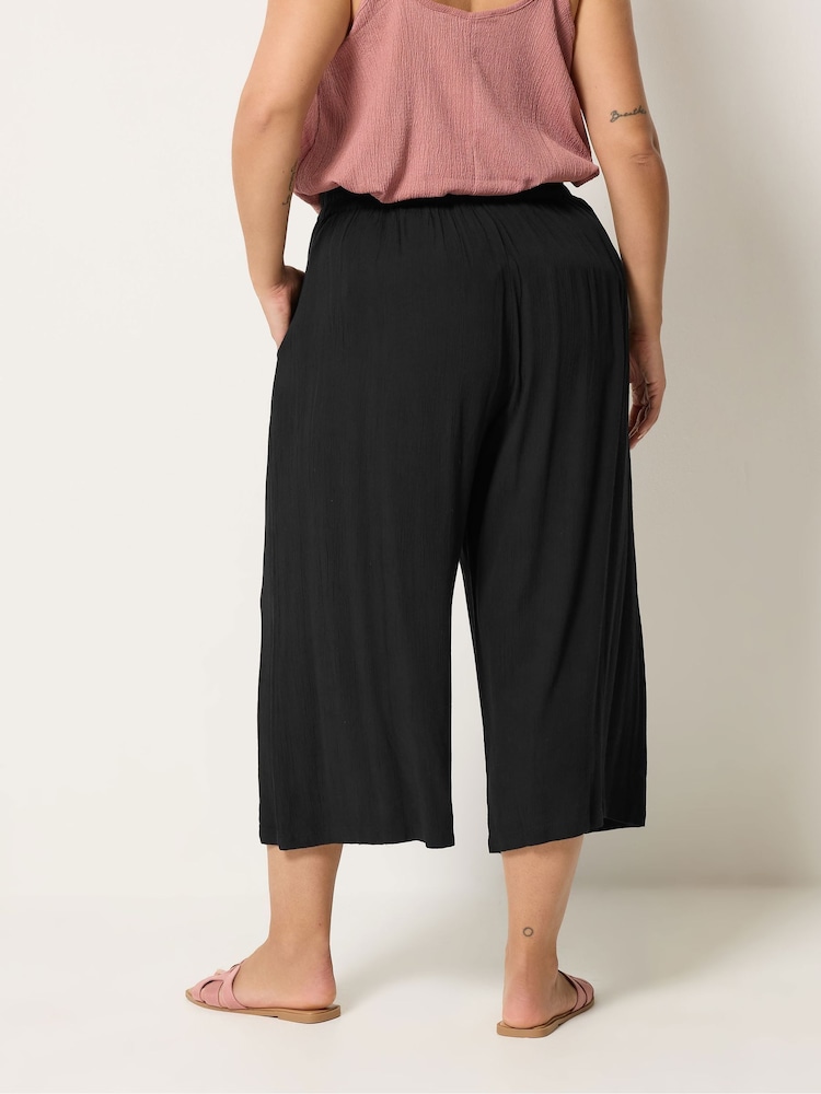Yours Curve Black Crinkle Drawstring Scallop Cropped Trousers - Image 2 of 5