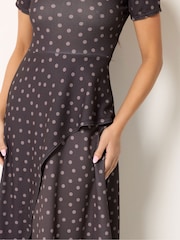 PixieGirl Petite Polka Dot Crinkle Maxi Dress - Imagen 4 de 5